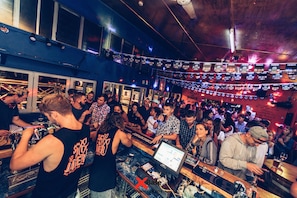 Bar (in der Unterkunft)