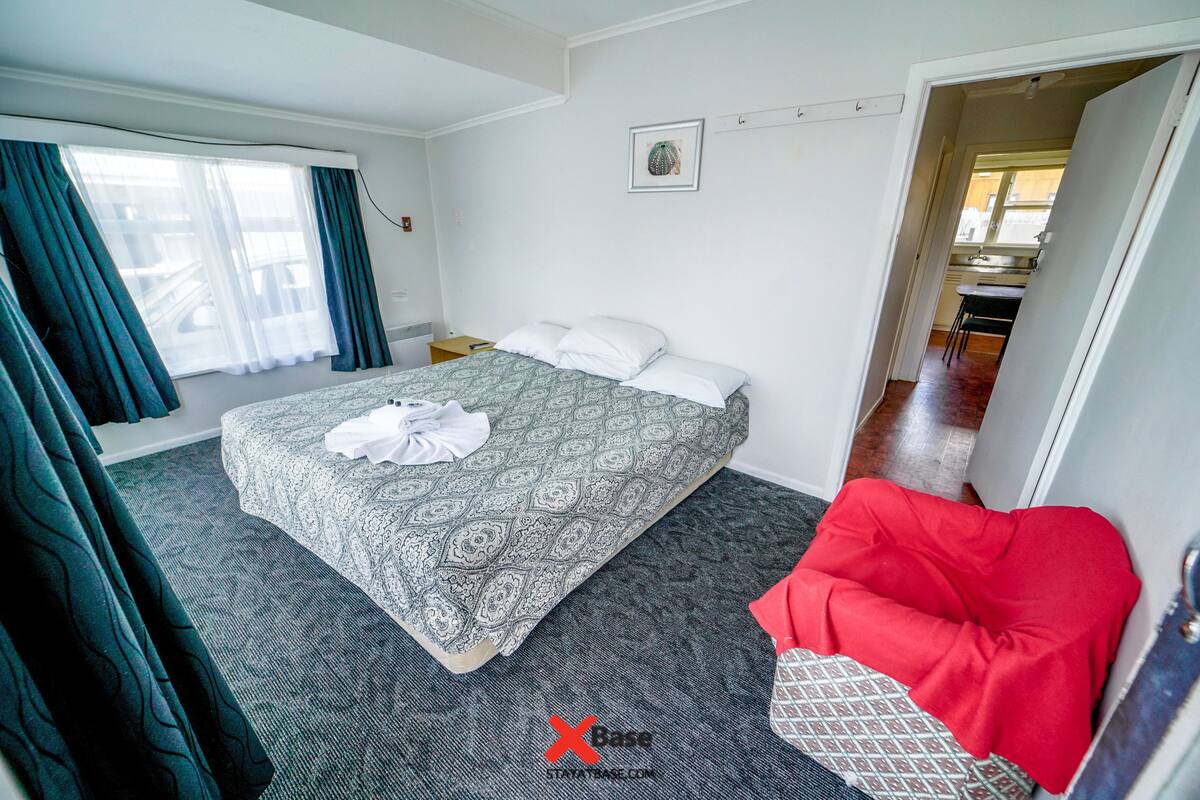 Double Room, 1 King Bed, Shared Bathroom