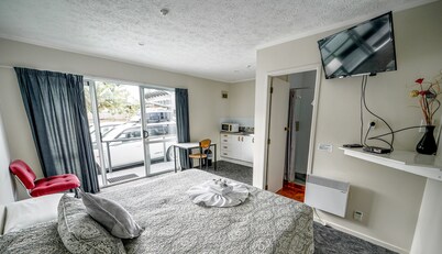 Base Bay of Islands - Hostel