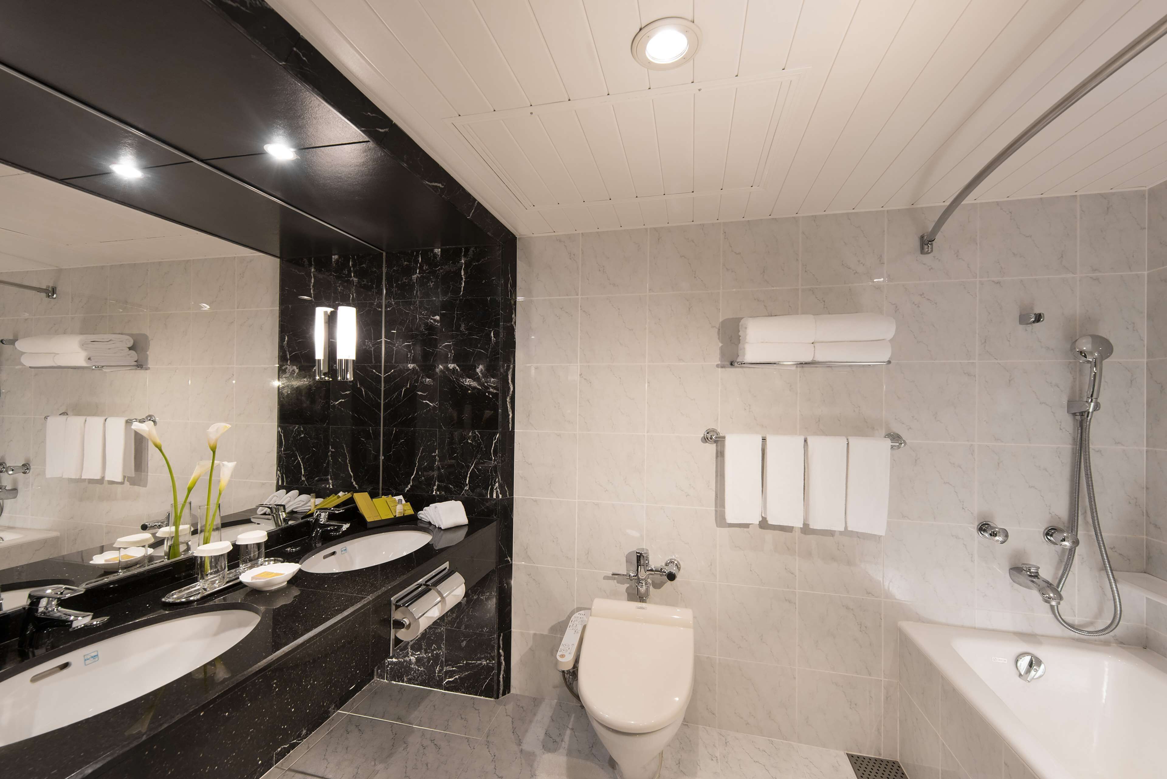 twin one bedroom suite | bathroom | combined shower/bathtub, free toiletries, hair dryer, slippers