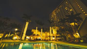 2 piscinas al aire libre