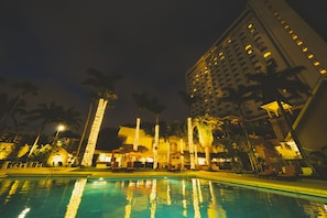 2 outdoor pools - DoubleTree by Hilton Naha Shuri Castle (Naha)