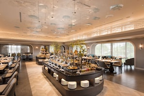 3 restaurants; breakfast, lunch and dinner served  - DoubleTree by Hilton Naha Shuri Castle (Naha)