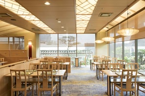 3 restaurants, breakfast, lunch, dinner served; international cuisine