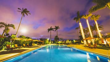 2 outdoor pools