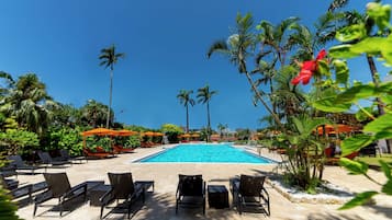 2 outdoor pools