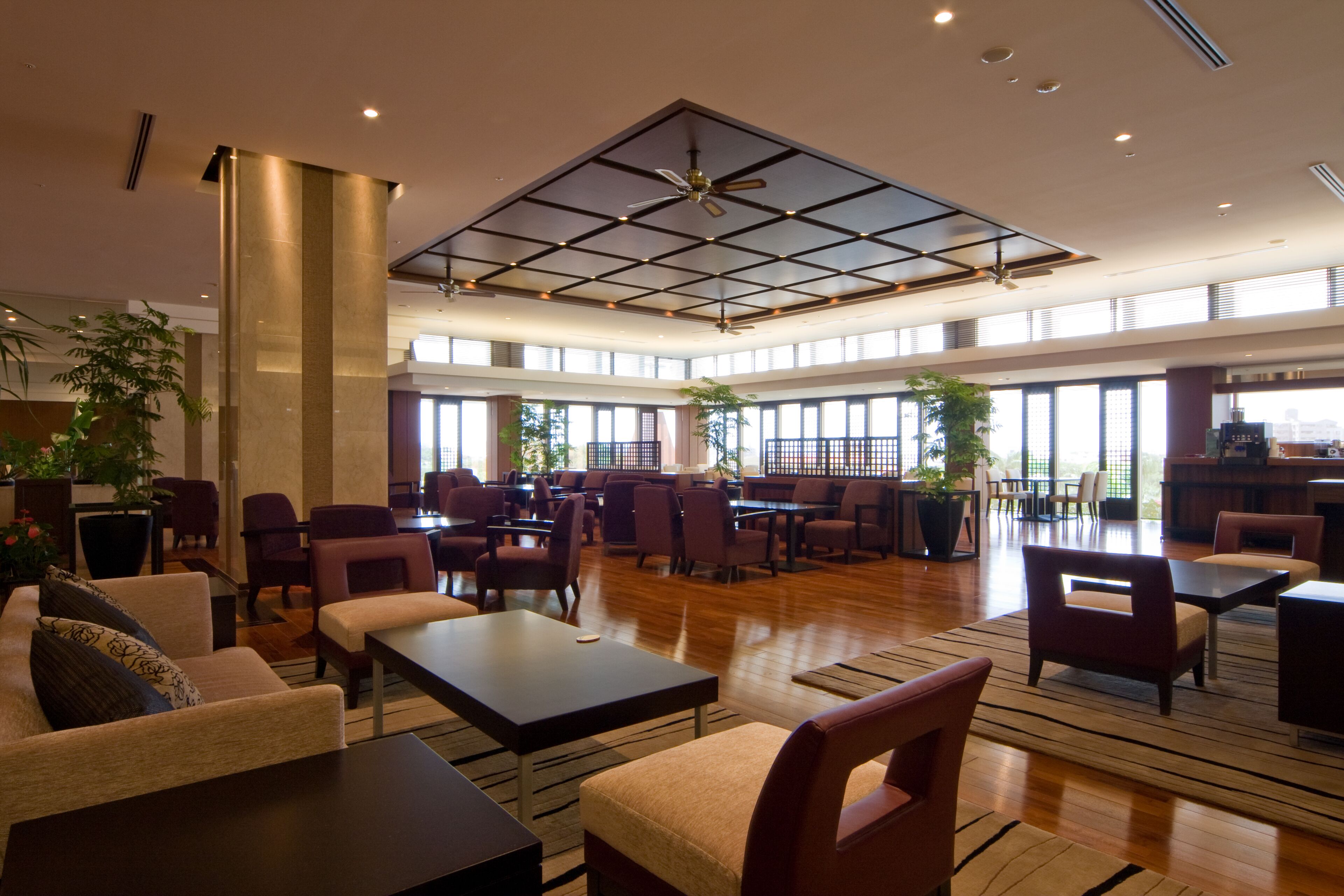 3 restaurants, breakfast, lunch, dinner served; international cuisine