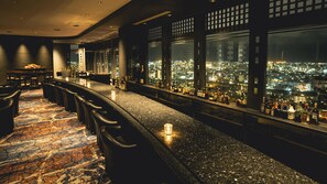Bar (trong khuôn viên)