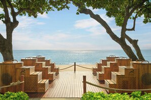 Beach nearby, white sand, beach umbrellas, beach towels - The Westin Resort Nusa Dua, Bali (Nusa Dua)