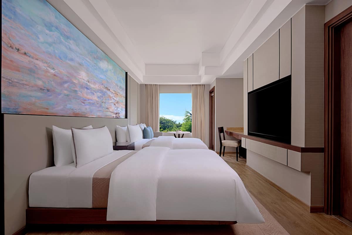 Premium Room, 2 Twin Beds (Balcony) | Ropa de cama de alta calidad y edredones de plumas