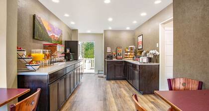 Econo Lodge Inn & Suites Durango