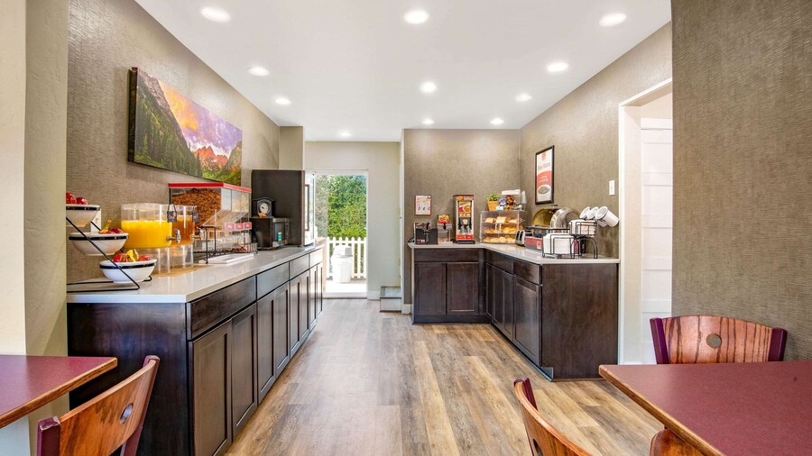 Econo Lodge Inn & Suites Durango