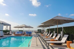 Outdoor pool, pool cabanas (surcharge), pool loungers - Montrose at Beverly Hills (West Hollywood)