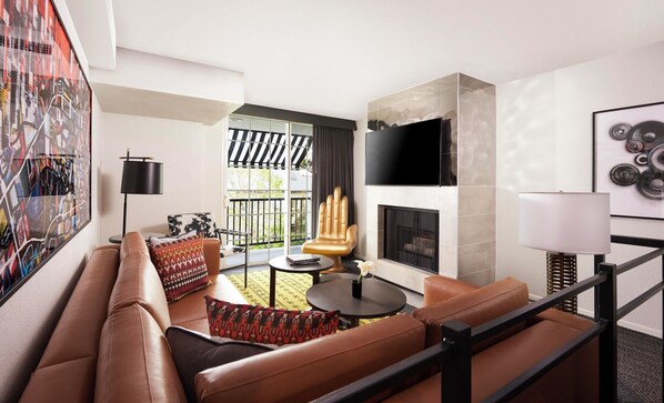 Egyptian cotton sheets, premium bedding, pillow-top beds, in-room safe - Montrose at Beverly Hills (West Hollywood)