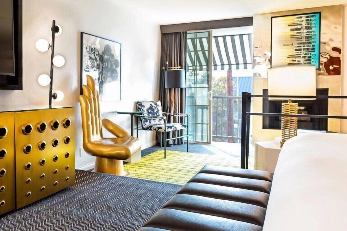 Deluxe King Suite | Egyptian cotton sheets, premium bedding, pillowtop beds, in-room safe