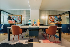 Lobby lounge