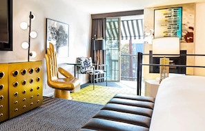 Deluxe King Suite | Egyptian cotton sheets, premium bedding, pillow-top beds, in-room safe - Montrose at Beverly Hills (West Hollywood)