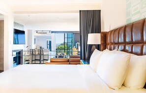 Signature King Suite, City View & Balcony