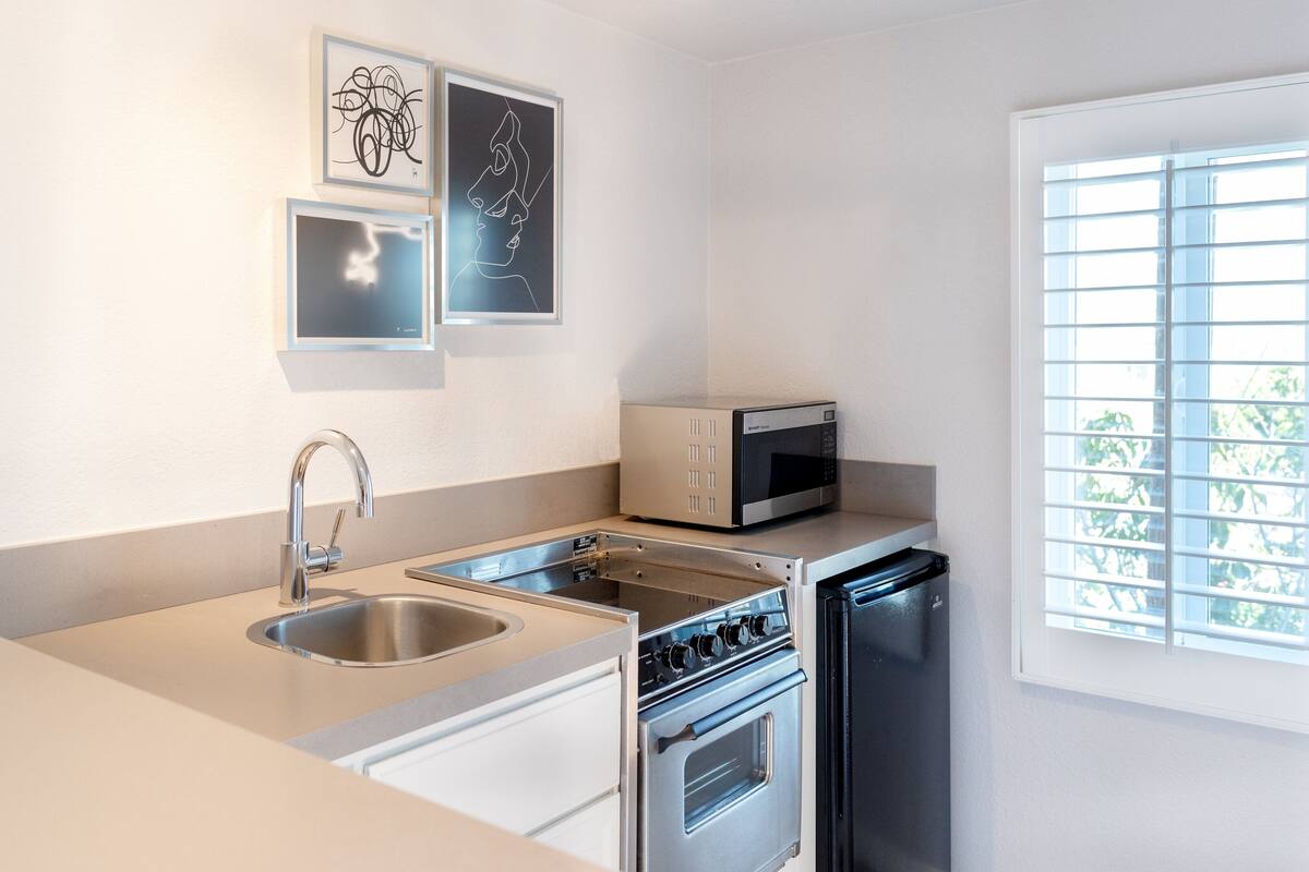 signature king suite, city view & balcony | private kitchen | microwave, cookware/dishes/utensils