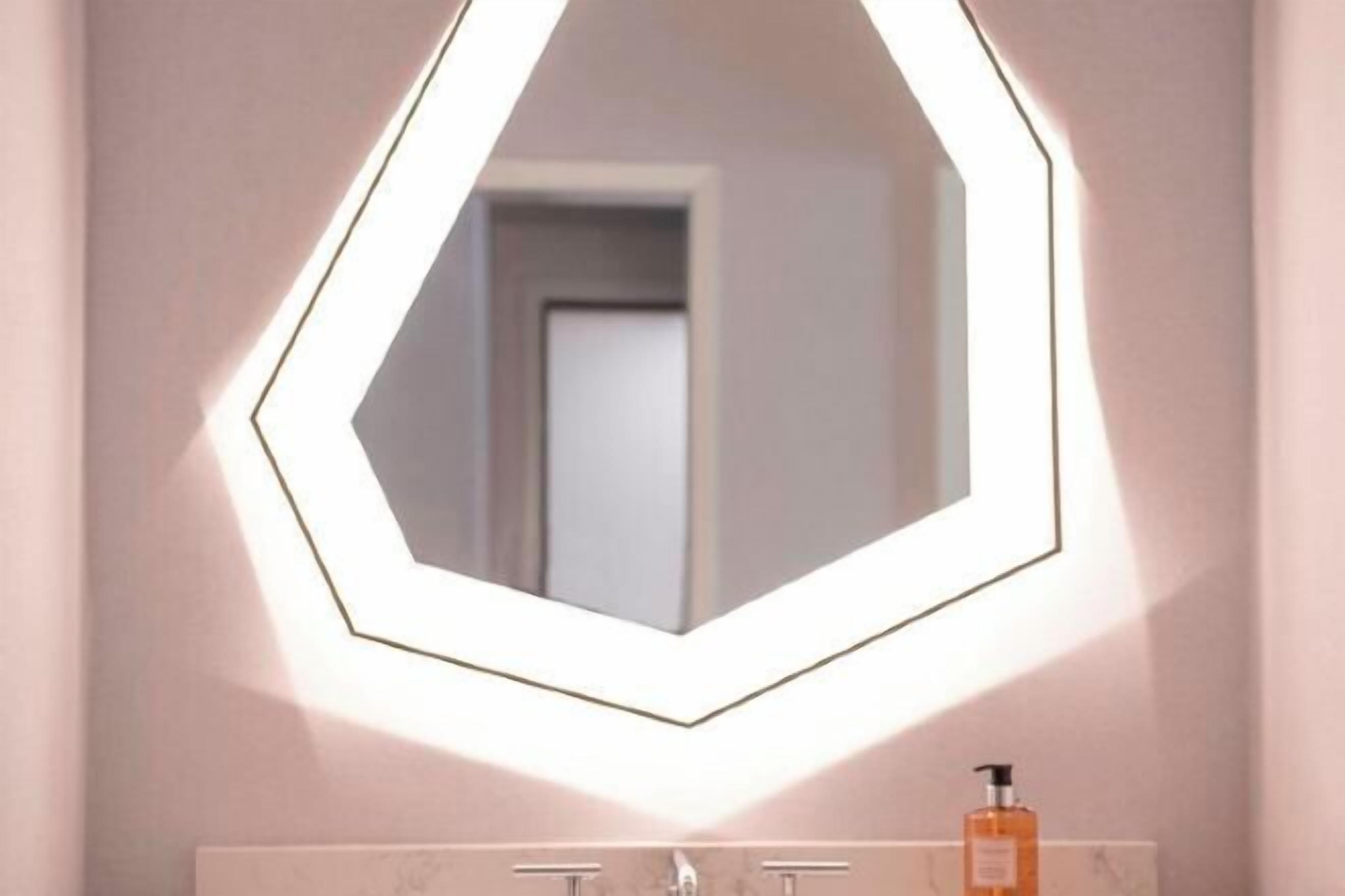 Servicios del cuarto de baño | Artículos de higiene personal de diseño, secador de pelo y albornoces