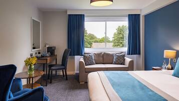 Family Double Room | Desk, blackout curtains, iron/ironing board, free WiFi