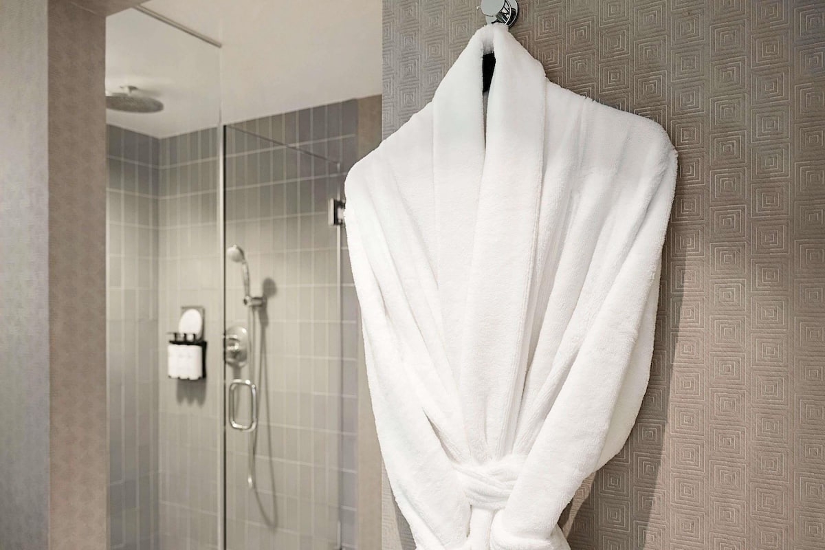 1 Schlafzimmer, hochwertige Bettwaren, Daunenbettdecken, Minibar