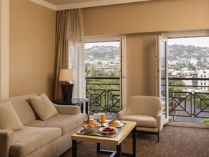 Suite, 1 kingsize-seng (Hollywood Hills View) | Sengetøy av topp kvalitet, dundyner, minibar og safe på rommet