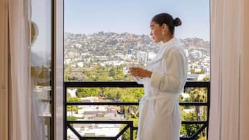 럭셔리룸, 킹사이즈침대 1개 (Hollywood Hills View) | 고급 침구, 오리/거위털 이불, 미니바, 객실 내 금고