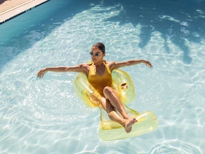 Outdoor pool, open 6 AM to 9 PM, sun loungers - Sofitel LA at Beverly Hills (Los Angeles)