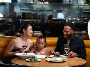Breakfast, lunch and dinner served - Sofitel LA at Beverly Hills (Los Angeles)