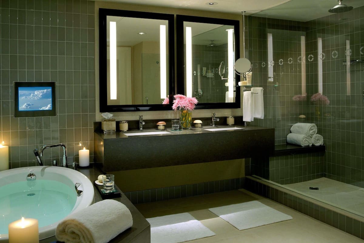 Presidential Suite, 1 King Bed, Balcony