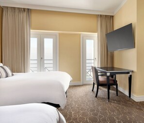 Superior Room, 2 Queen Beds (Beverly Boulevard View)