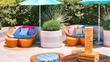 Piscina all'aperto, con ingresso dalle 06:00 alle 21:00, lettini