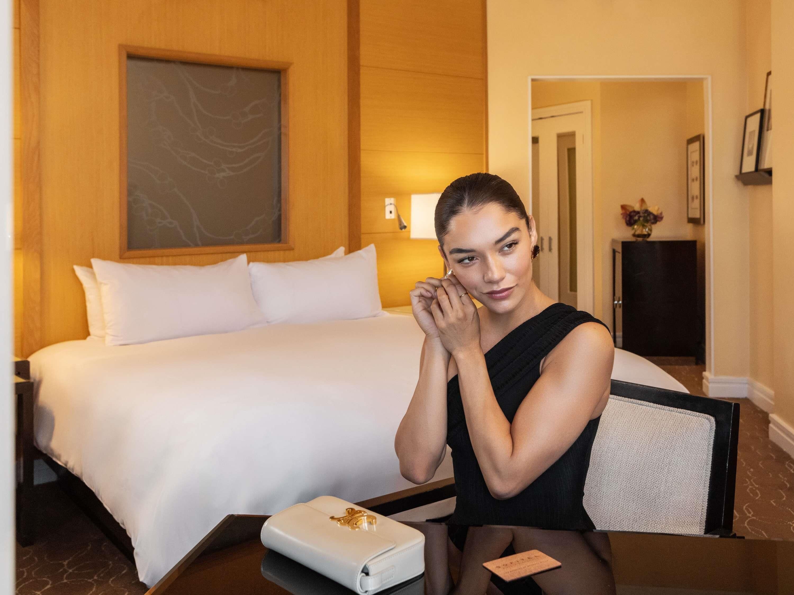 Superior kamer, 1 kingsize bed | Luxe beddengoed, donzen dekbedden, een minibar, een kluis op de kamer