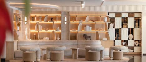 Coin salon dans le hall