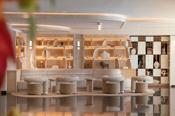 Sitting area in hotel lobby at Sofitel LA at Beverly Hills