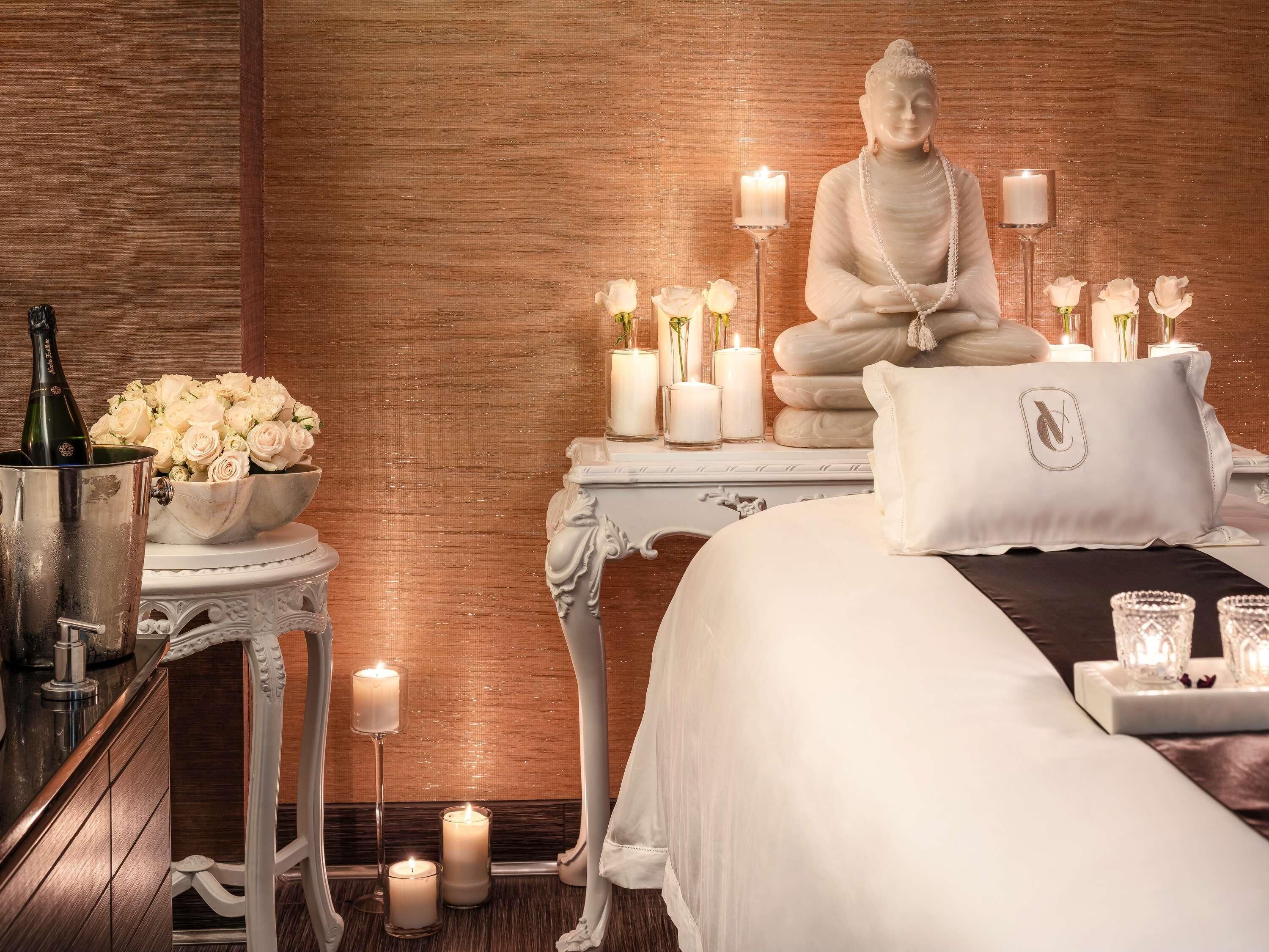 Couples treatment rooms, sauna, hot tub, steam room, body treatments