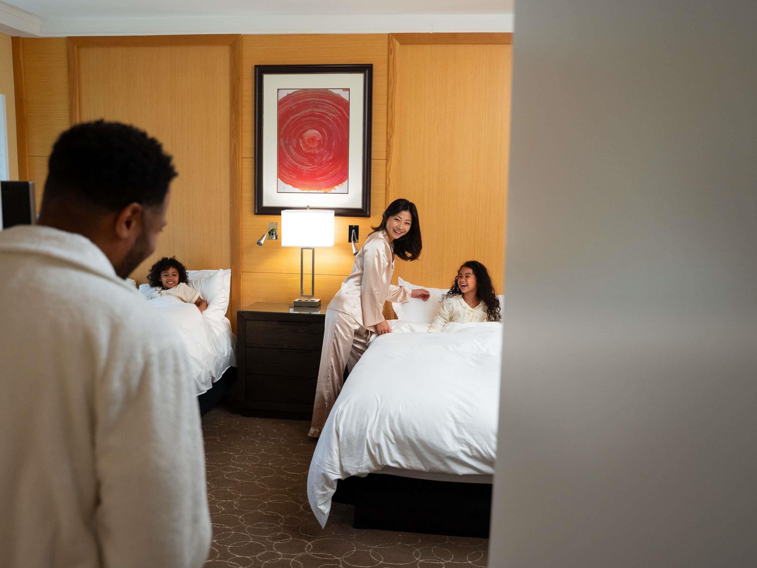 Superior kamer, 2 queensize bedden (Beverly Boulevard View) | Luxe beddengoed, donsdekens, een minibar, een kluis op de kamer