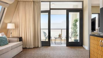 套房, 1 張特大雙人床 (Beverly Boulevard View) | 1 間臥室、高級寢具、羽絨被、迷你吧