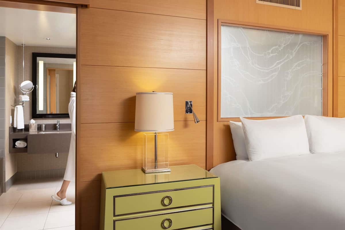 1 bedroom, premium bedding, down comforters, minibar