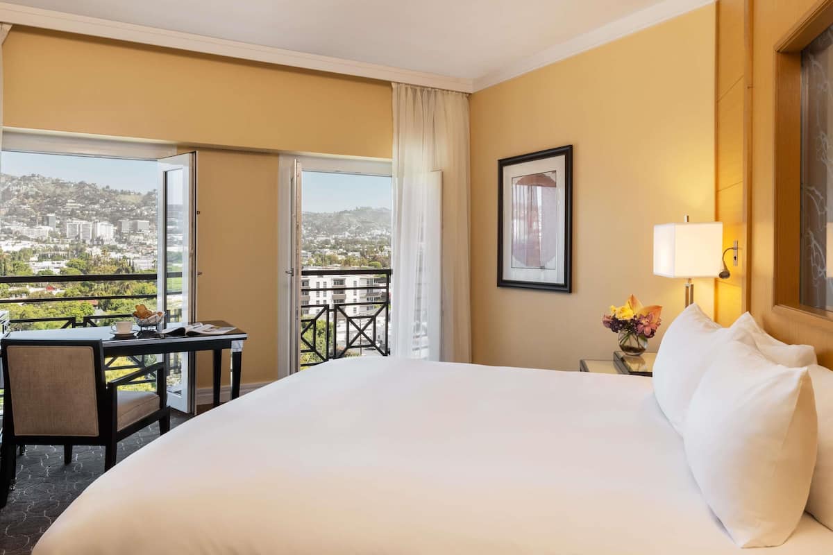 Camera Luxury, 1 letto king (Hollywood Hills View) | 1 camera, biancheria da letto di alta qualità, copriletto in piuma