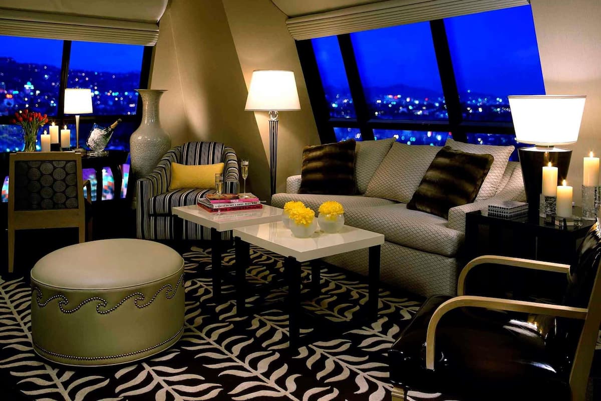 Presidentiële suite, 1 kingsize bed, balkon | Luxe beddengoed, donzen dekbedden, een minibar, een kluis op de kamer