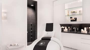 Couples treatment rooms, sauna, hot tub, steam room, body treatments