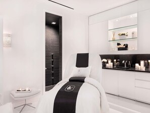 Couples treatment rooms, sauna, hot tub, steam room, body treatments