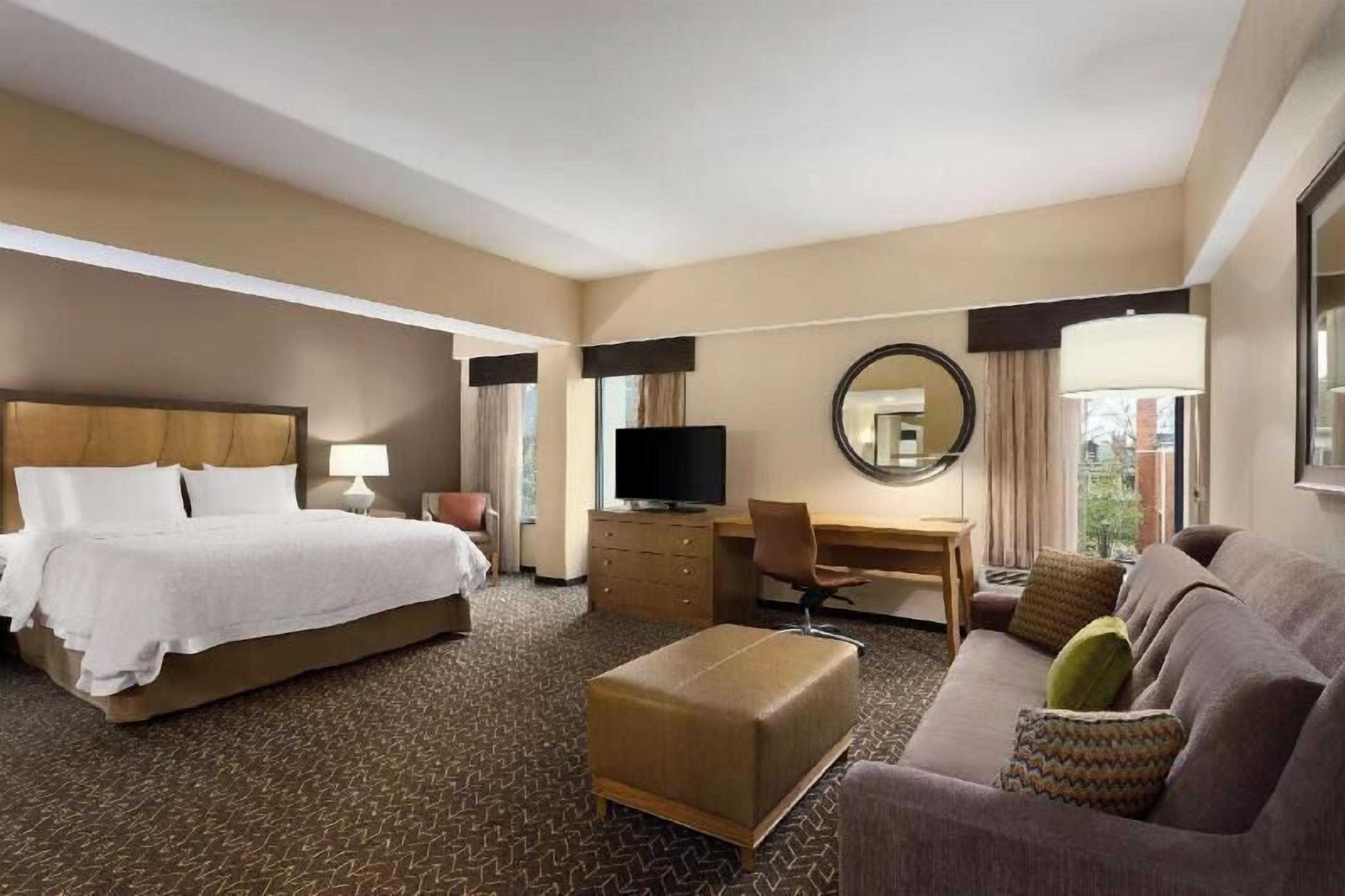 Premium bedding, in-room safe, desk, laptop workspace