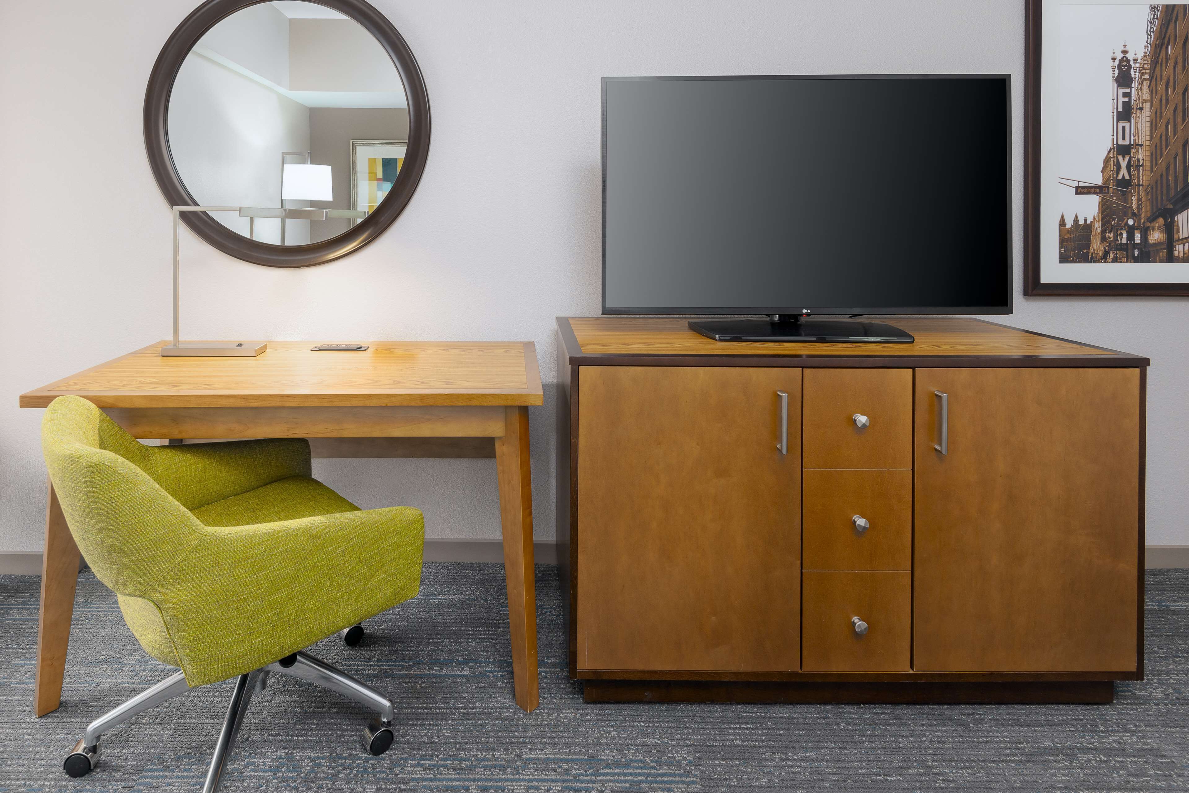 premium bedding, in-room safe, desk, laptop workspace