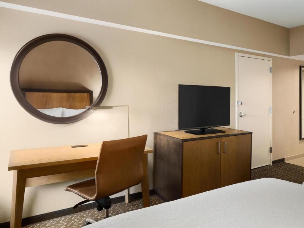 Premium bedding, in-room safe, desk, laptop workspace
