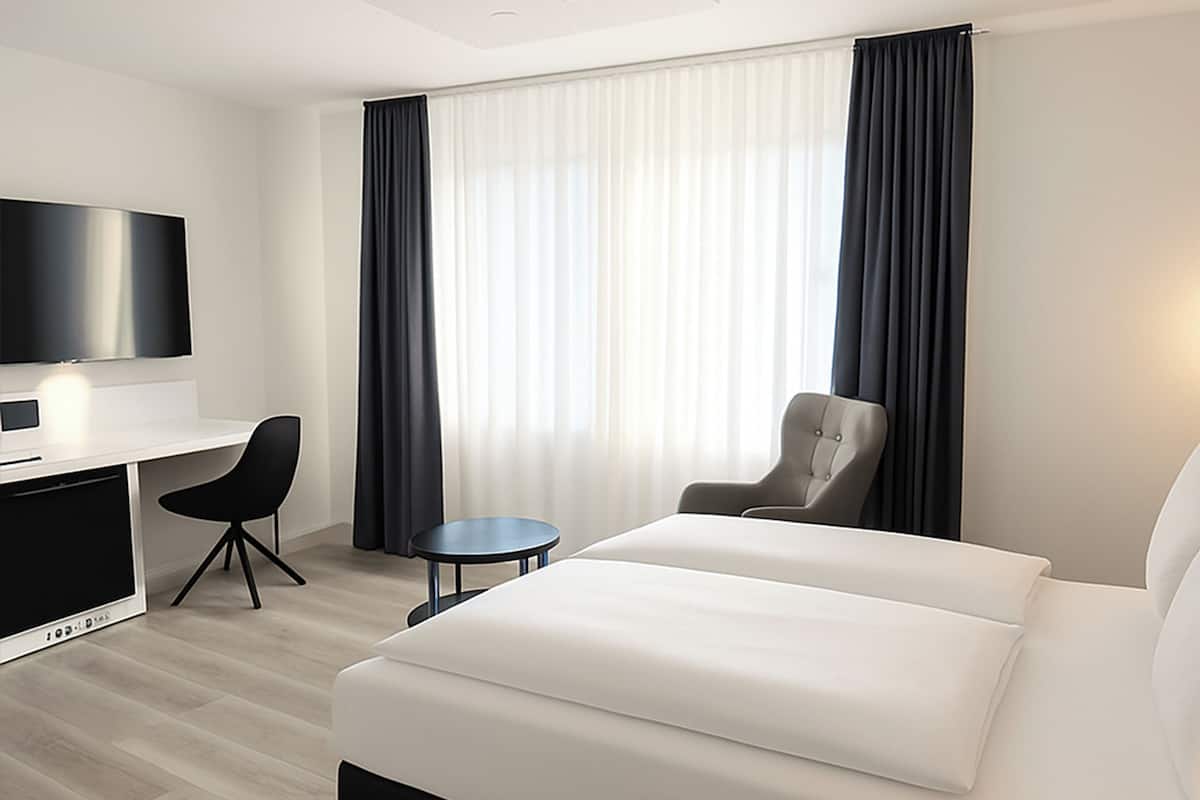 Comfort-Doppelzimmer | Minibar (mit einigen kostenlosen Artikeln), Zimmersafe, Schreibtisch