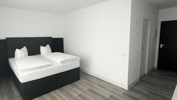 Comfort-Doppelzimmer | Minibar (mit einigen kostenlosen Artikeln), Zimmersafe, Schreibtisch