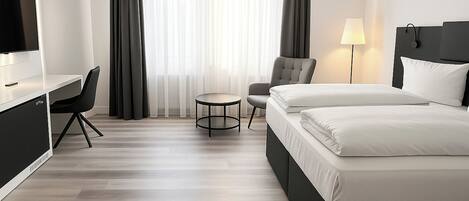 Comfort dubbelrum | Minibar med vissa gratis produkter och värdeförvaringsskåp på rummet